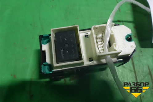 Кнопка стеклоподъёмника (задняя правая правый руль) для Toyota Land Cruiser (100) с1998-2007г (Ленд Крузер)