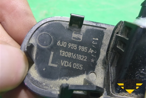 Форсунка омывателя лобового стекла (левая с обогревом) (6J0955985A) для Seat Ibiza с 2008-2017г (Ибица)