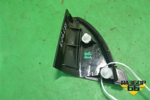 Накладка двери передней правой уголок (96984324) для Chevrolet Cruze c 2009-2015г (Круз)