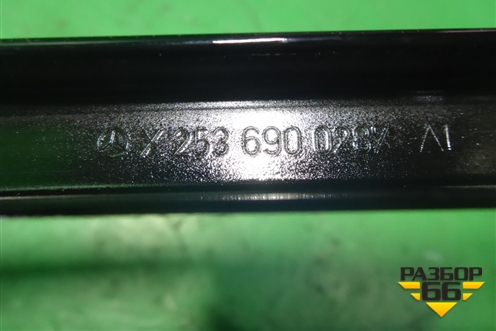 Накладка двери передней правой (2056900287) для Mercedes Benz C-Klass W205 с 2014г (Ц)