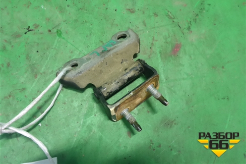 Петля двери багажника (6881048010) для Lexus RX 300/330/350 с 2003-2009г (РХ)