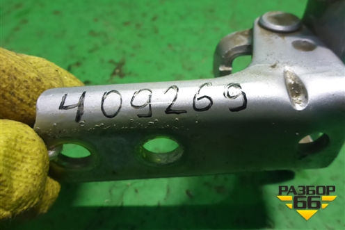 Петля двери задней правой нижняя (MR302270) для Mitsubishi Lancer-9  с 2003-2008г (Лансер)