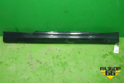 Накладка на порог наружная правая (3-х дверный кузов) (51777183234) для BMW 1-серия Е87/E81 с 2004-2011г