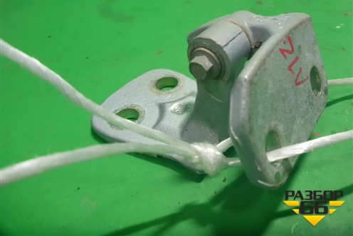 Петля двери задней левой верхняя (BDB780052) для Land Rover Discovery 3 с 2004-2009г (Дискавери)