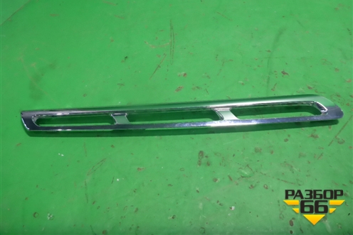 Накладка на решетку радиатора (правая нижняя) (A1668882085) для Mercedes Benz GLS-Klass X166 с 2015г (ГЛС)