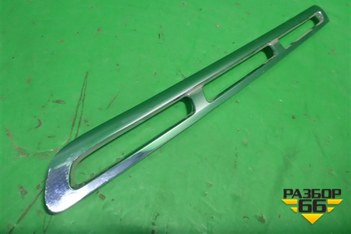 Накладка на решетку радиатора (верхняя левая) (A1668881785) для Mercedes Benz GLS-Klass X166 с 2015г (ГЛС)