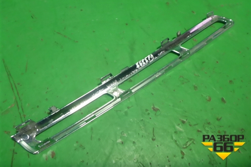 Накладка на решетку радиатора (верхняя левая) (A1668881785) для Mercedes Benz GLS-Klass X166 с 2015г (ГЛС)