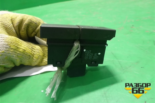 Кнопка обогрева заднего стекла (6S6T18C621BC) для Ford Fusion с 2002г (Фьюжн)