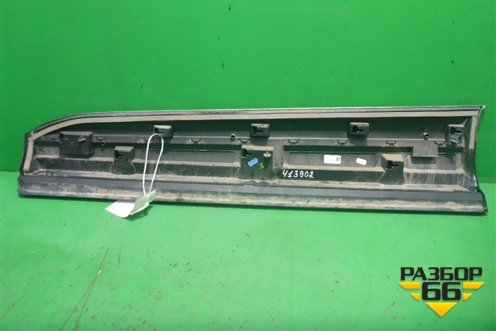 Накладка двери передней правой (4M0853960B) для Audi Q7 c 2015г (Ку 7)