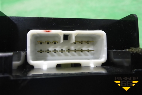 Модуль кнопок (регулировки сиденья переднего правого) (889913T000) для Kia Quoris с 2012г (Кворис)