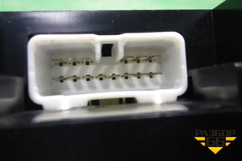 Модуль кнопок (регулировки сиденья переднего левого) (889903T010) для Kia Quoris с 2012г (Кворис)