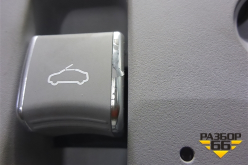 Плафон салонный передний (под люк) (928003T000) для Kia Quoris с 2012г (Кворис)