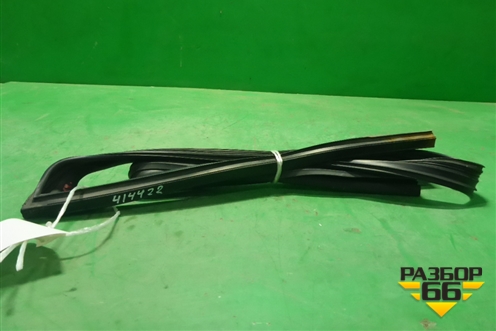 Уплотнитель стекла двери передней правой (825403T000) для Kia Quoris с 2012г (Кворис)