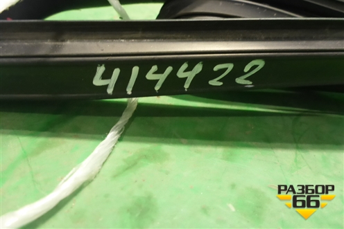 Уплотнитель стекла двери передней правой (825403T000) для Kia Quoris с 2012г (Кворис)