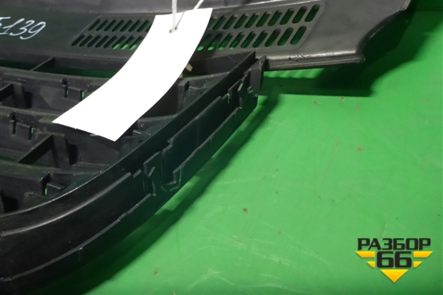 Решетка радиатора (до 2010г) (7H5807101) для Volkswagen Transporter T5 с 2003-2015г (Транспортер Т5)