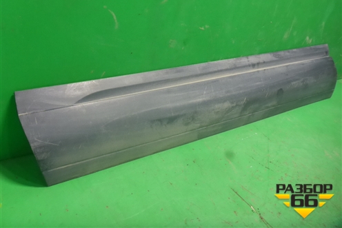 Накладка двери передней левой (7P6854939G) для Volkswagen Touareg с 2010-2018г (Туарег)