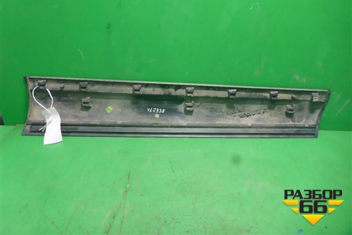 Накладка двери передней левой (7P6854939G) для Volkswagen Touareg с 2010-2018г (Туарег)