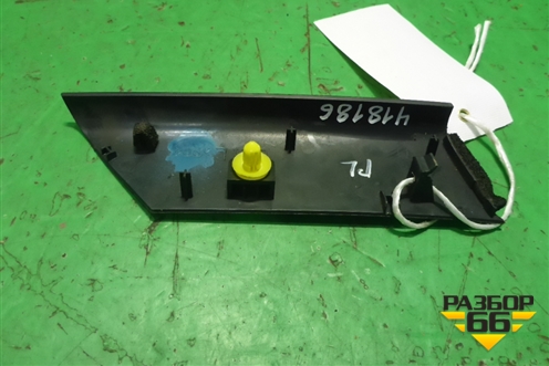 Накладка двери передней левой уголок для Mazda CX 7 с 2006-2012г (СХ7)