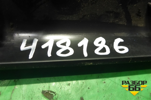 Накладка двери передней левой уголок для Mazda CX 7 с 2006-2012г (СХ7)