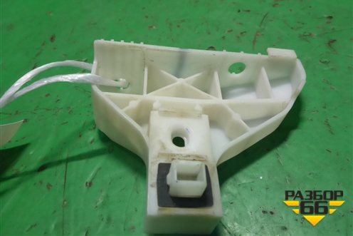 Кронштейн заднего бампера левый (под фонарь) (EG2150331) для Mazda CX 7 с 2006-2012г (СХ7)