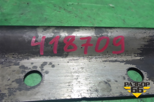 Кронштейн усилителя переднего бампера правый для Mazda CX 7 с 2006-2012г (СХ7)