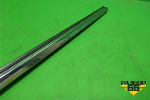 Накладка стекла заднего левого (828203TA0A) для Nissan Teana (L33) с 2013г (Теана)