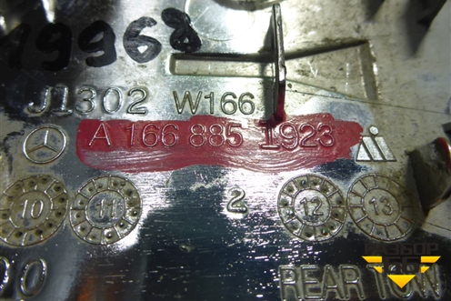 Заглушка в задний бампер (A1668851923) для Mercedes Benz ML-Klass W166 c 2011г (МЛ)