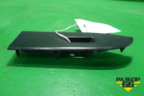 Накладка двери задней левой (на кнопку стеклоподъемника) (8374765J05) для Suzuki Grand Vitara с 2006г (Гранд Витара)