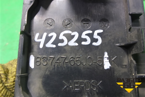 Накладка двери задней левой (на кнопку стеклоподъемника) (8374765J05) для Suzuki Grand Vitara с 2006г (Гранд Витара)