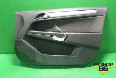 Обшивка двери передней правой под электрику (5-ти дверный кузов) (13153882) для Opel Astra H с 2004-2015г (Астра Аш)