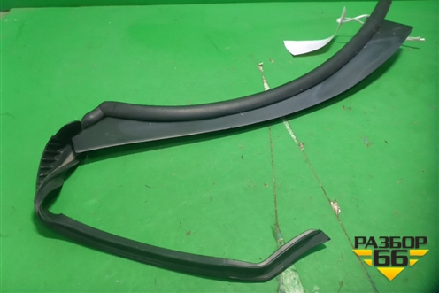 Накладка двери задней правой (на арку внутренняя) (6785748030) для Lexus RX 350 c 2015г (РХ)