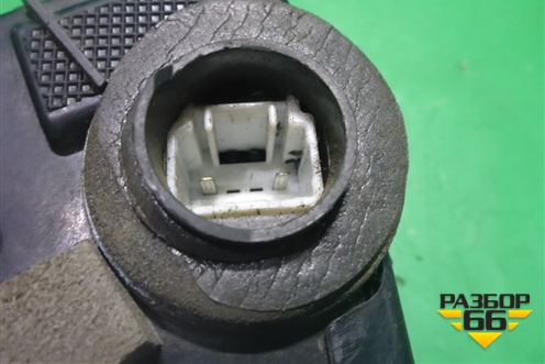 Замок двери передней правой (2 контакта) для Toyota Avensis с 2003-2009г (Авенсис)