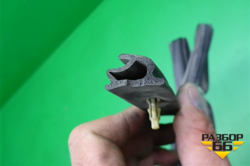 Уплотнитель капота (на решетку стеклоочистителя) для Nissan X-Trail (Т30) с 2000-2007г (Хтраил)