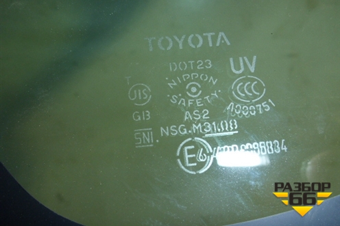 Стекло глухое левое (переднее) для Toyota Prius с 2009-2015г (Приус)