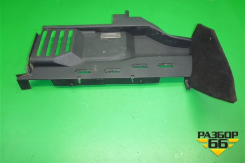 Накладка на торпедо (правая под бардачком) (FBS500102) для Land Rover Discovery 3 с 2004-2009г (Дискавери)