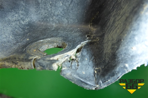 Пыльник двигателя центральный (KRB000290) для Land Rover Discovery 3 с 2004-2009г (Дискавери)