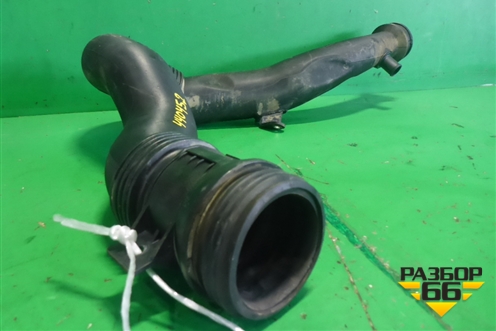 Патрубок воздушного фильтра (PHD500082) для Land Rover Discovery 3 с 2004-2009г (Дискавери)