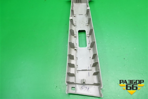 Обшивка стойки центральная верхняя правая (769139U000) для Nissan Note (Е11) с 2005-2013г (Нот)