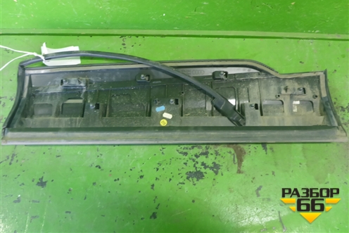 Накладка двери задней правой (4M0853970F) для Audi Q7 c 2015г (Ку 7)