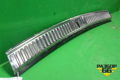 Обшивка багажника (на заднюю панель) (7P0863459F) для Volkswagen Touareg с 2010-2018г (Туарег)