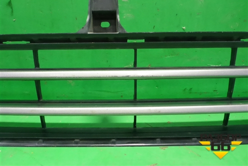 Решетка в передний бампер центральная (после 2012г) (5310260010) для Lexus LX-570 с 2007-2015г (ЛХ)