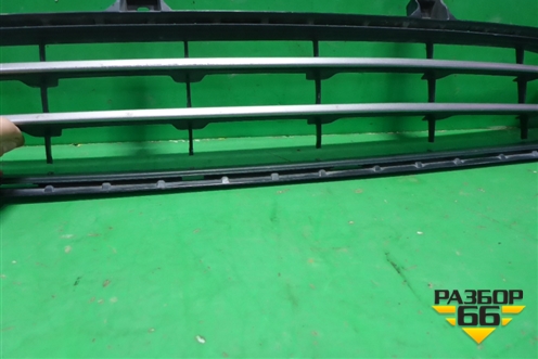 Решетка в передний бампер центральная (после 2012г) (5310260010) для Lexus LX-570 с 2007-2015г (ЛХ)