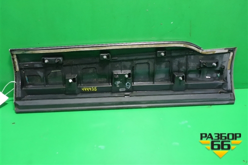 Накладка двери задней правой (4M0853970F) для Audi Q7 c 2015г (Ку 7)