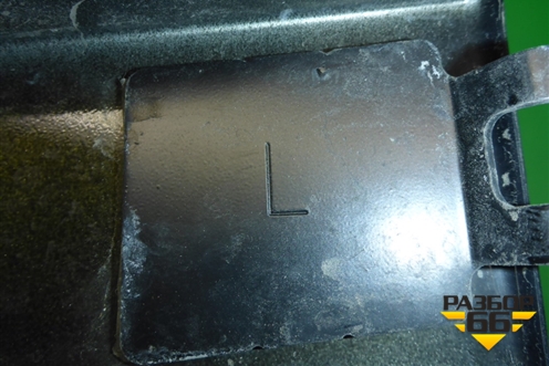 Накладка стойки (центральной левой) (7L6853317D) для Volkswagen Touareg c 2002-2010г (Туарег)