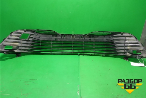 Решетка в передний бампер центральная (до 2020г) (5311233260) ( 5311333110) для Toyota Camry V70 с 2017г (Камри)