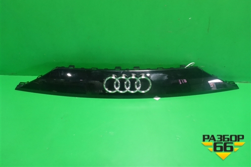 Накладка двери багажника (4M8853236) для Audi Q8 с 2018г (Ку 8)