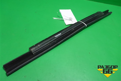 Уплотнитель стекла двери правой для Renault TRUCK Premium 2 с 2005-2013г (Премиум 2)