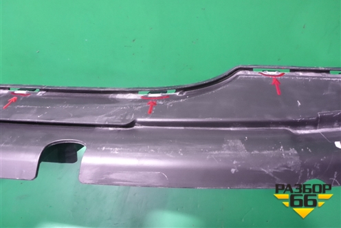 Кронштейн заднего бампера центральный (4M0807458) для Audi Q7 c 2015г (Ку 7)