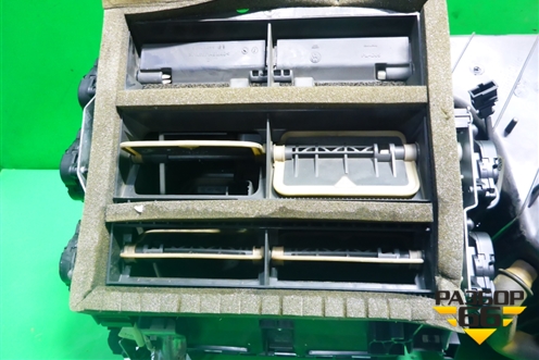 Корпус отопителя (без моторчика) для Volkswagen Touareg c 2002-2010г (Туарег)