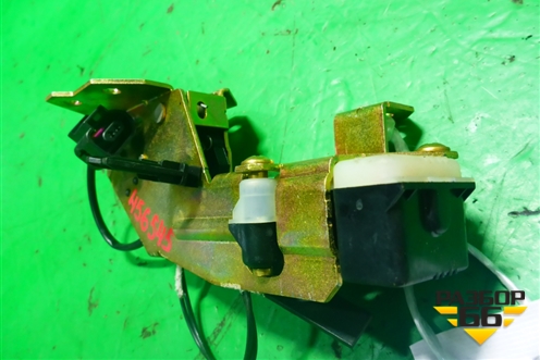 Замок багажника (на стекло) (7L0827506D) для Volkswagen Touareg c 2002-2010г (Туарег)